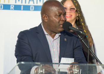 Departamento de Justicia busca revocar ciudadanía estadounidense a exalcalde de North Miami