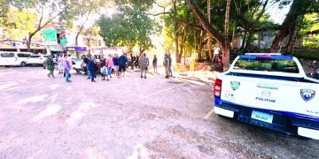 Militares desmantelan casetas en alrededores de la playa de Sosúa