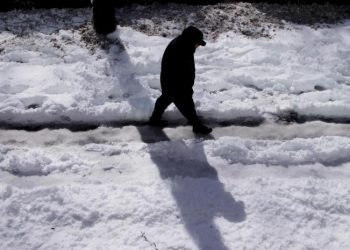 Cortes de energía y escuelas cerradas en noreste de EEUU tras fuerte tormenta de nieve