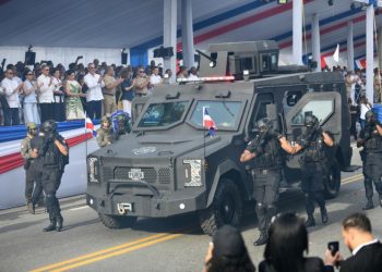Tradicional desfile militar honra la Independencia con despliegue aéreo, naval y terrestre