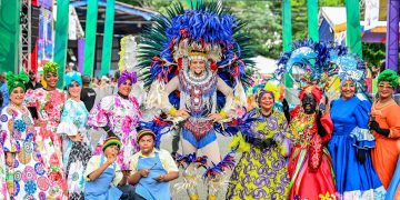 Carnaval de Santiago inicia con un derroche de colorido y lleno de innovaciones