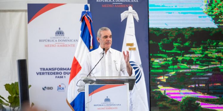Presidente Abinader da inicio a la primera fase de transformación y saneamiento ambiental del vertedero Duquesa para beneficio de 3.8 millones habitantes del Gran Santo Domingo