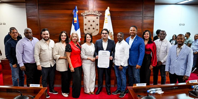 Concejo de Regidores de Santiago declara Hijo Adoptivo a Hostos Rizik Lugo