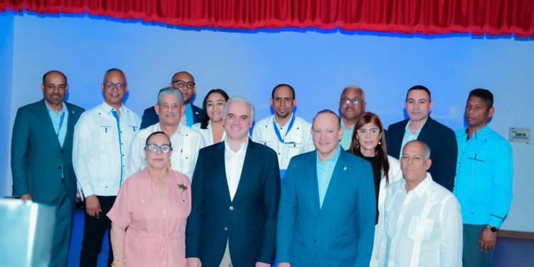 Luis Miguel De Camps formaliza la Mesa de los Cinco Pilares en Santiago con énfasis en convivencia y armonía escolar