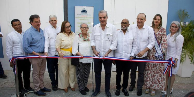 Presidente Luis Abinader entrega renovada Casa de Arte y consolida la transformación del centro de Santiago