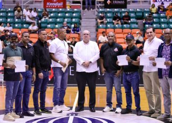 Alcaldía de Santiago entrega primer aporte económico a equipos del Torneo Supremo del Baloncesto Superior