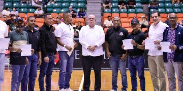 Alcaldía de Santiago entrega primer aporte económico a equipos del Torneo Supremo del Baloncesto Superior