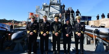 Ministro de Defensa visita base naval portuguesa y recorre patrullero de altura Clase “Tejo”