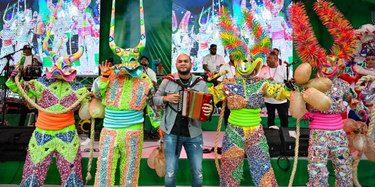 Alcaldía de Santiago cierra su tercer domingo de carnaval convertido en el epicentro del arte y la cultura popular