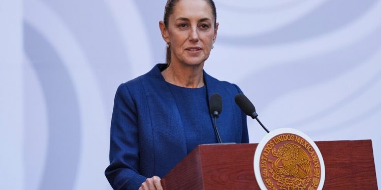 Evacúan a la presidenta Claudia Sheinbaum a embarcación de la Marina tras ola de violencia en México