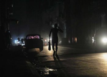 Cuba a oscuras: apagones, escasez y la rutina de resistir