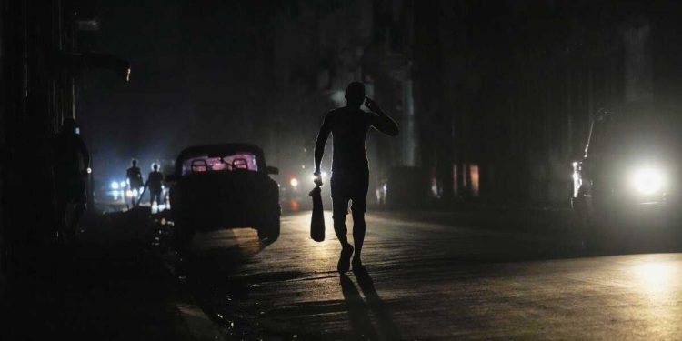 Cuba a oscuras: apagones, escasez y la rutina de resistir