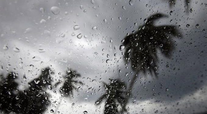 Cielo medio nublado y lluvias débiles a moderadas por remanentes frontales