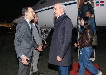 Presidente Abinader llega a París donde se reunirá con su homólogo Emmanuel Macron y participará en Foro Global Anticorrupción e Integridad