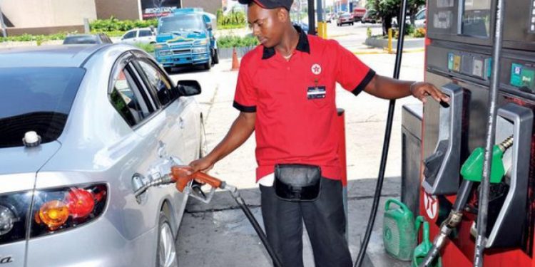 Precio de combustibles aumentaron entre RD$ 15 y RD$ 95