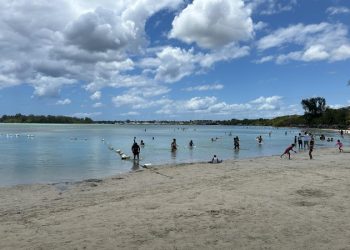 Interior y Policía prohíbe fiestas masivas en playas y balnearios en Semana Santa