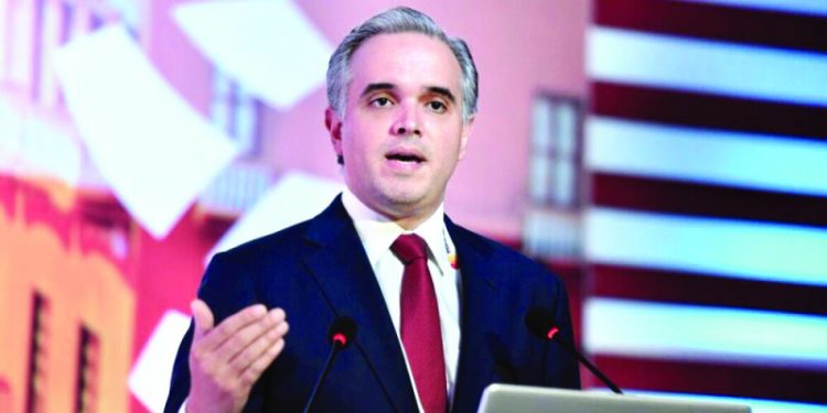 Ministro de Educación dice reestructuración total del sistema duplicará el PIB al 2036