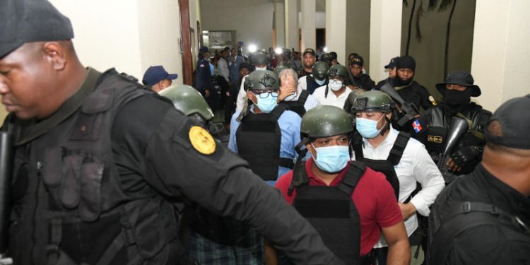 Tribunal mantiene en arresto domiciliario a coronel acusado de pertenecer a red de sobornos