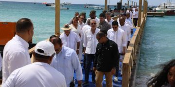 Abinader inaugura techado multiuso, un muelle turístico e inició obra en La Romana