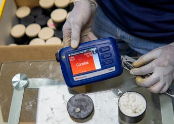 Ocupan 96 velones aromatizantes que iban para España con presunta cocaína