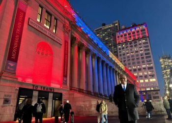 Nueva York ilumina 16 edificios emblemáticos con colores de la bandera dominicana