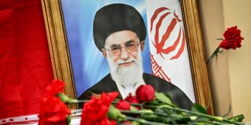 Muere la esposa del exlíder iraní Alí Jamenei