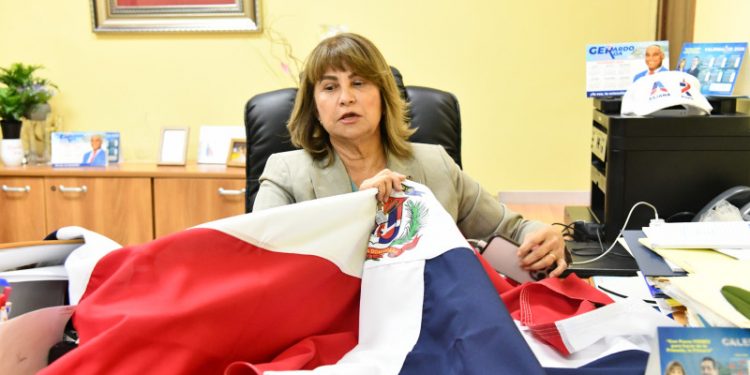UASD admite errores en el Escudo Nacional