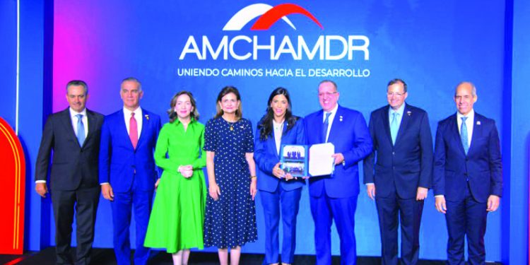 Magín Díaz dice someterán proyecto para eliminar impuestos anacrónicos