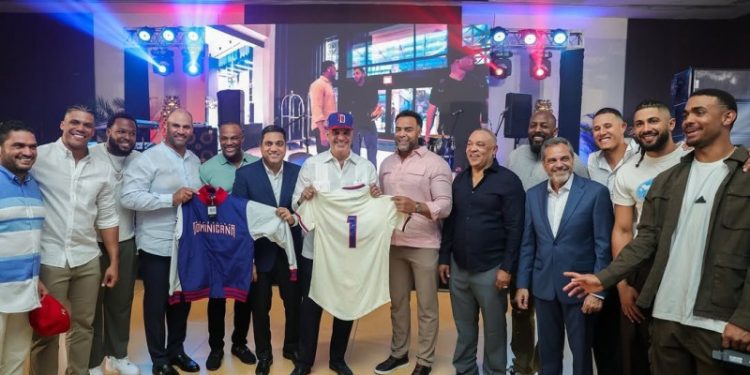 Comisionado Rob Manfred resalta el apoyo dado por Luis Abinader