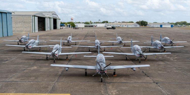 Se consolida industria aeronáutica con aviones militares ensamblados en RD