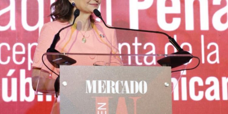 "La mujer no es florero", dice Raquel Peña tras defender el rol de la mujer en los puestos de poder