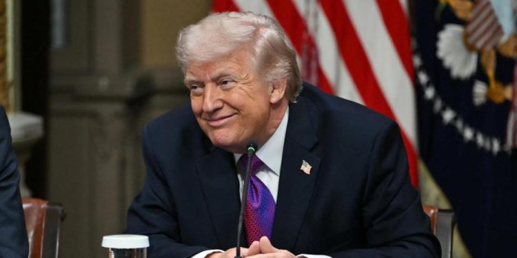 Trump dice que “cuando suben los precios del petróleo ganamos mucho dinero”