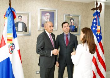 Embajadora de EEUU presenta al presidente de la DNCD nuevo agregado DEA en República Dominicana