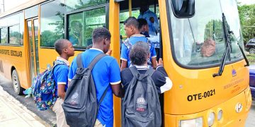 Ministerio de Educación dispone escuelas abran a las 6:30 de la mañana