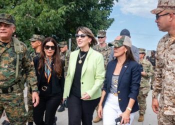 Embajadora de los EE. UU. recorre frontera de Dajabón