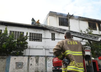 Incendio en almacén de Banreservas se produjo alrededor de las 2:00 de la mañana, dicen vecinos