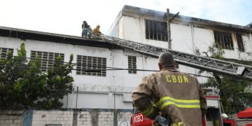 Incendio en almacén de Banreservas se produjo alrededor de las 2:00 de la mañana, dicen vecinos