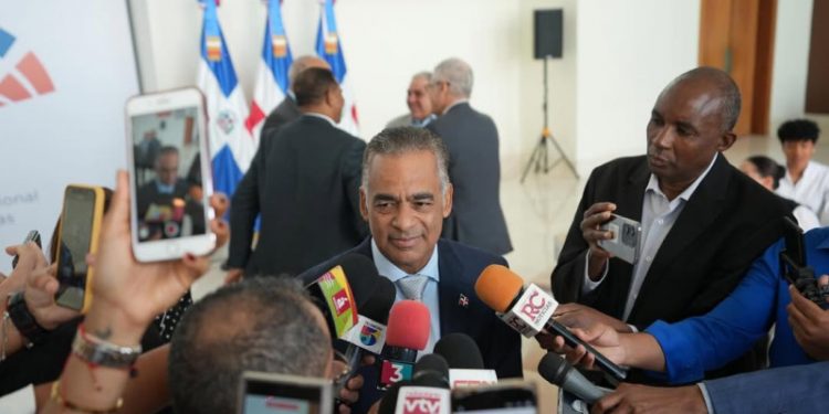 Ministro Joel Santos atribuye apagones a alta demanda