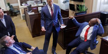 Senado de EEUU bloquea prohibición de atletas transgénero en debate sobre ley electoral