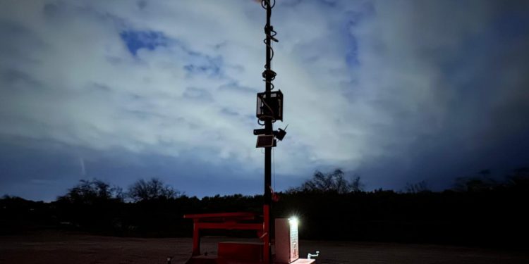 “Si cruzan el río, serán enjuiciados”: altavoces alertan a migrantes en travesía para entrar a EEUU