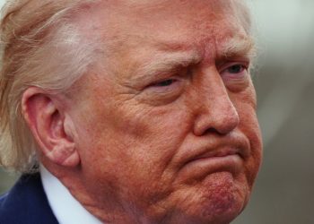 "Reducir" la guerra, pero enviar más tropas: los mensajes contradictorios de Trump sobre Irán