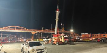 Pasadas las 6:00 de la mañana de este lunes continúa el desmonte del puente del kilómetro 9