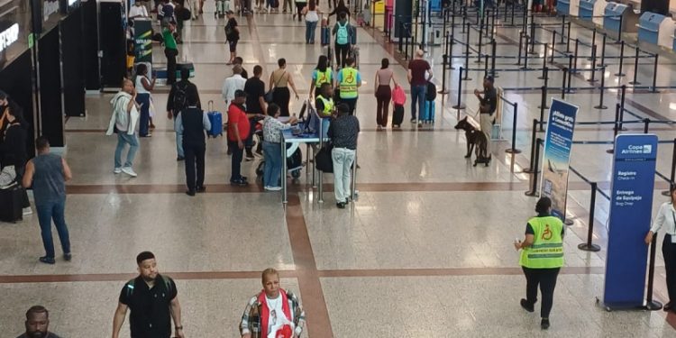 Más de 110 mil pasajeros se movilizarán por el AILA en Semana Santa, en medio de alza tarifas aéreas
