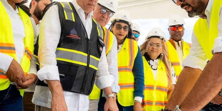 Ministro Ito Bisonó deja iniciados trabajos de construcción del Centro de Corrección y Rehabilitación en Azua