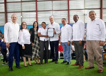 Presidente Abinader entrega 1,025 títulos de propiedad en Hato del Yaque elevando a 7,632 los otorgados en la provincia de Santiago