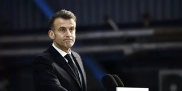 Francia permitirá despliegue de aviones con armas nucleares