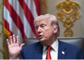 Trump amenaza con destruir principal terminal petrolera de Irán si no logra acuerdo