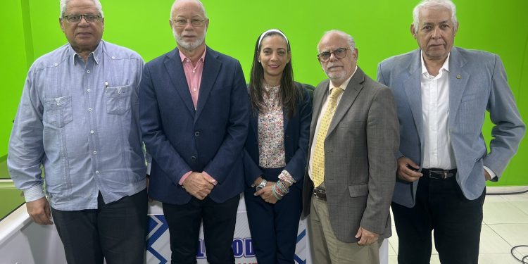 Dirigente de la Fuerza del Pueblo José Izquierdo destaca crecimiento de Santiago