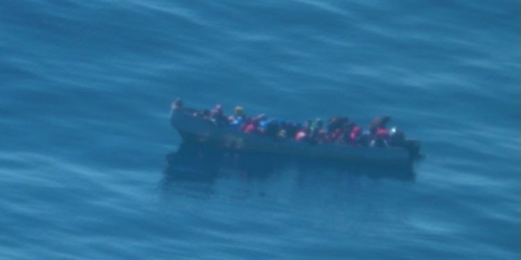 Repatrian a República Dominica a 21 migrantes detenidos en aguas de Puerto Rico