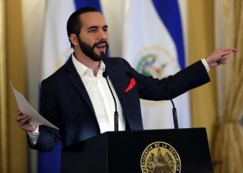 Bukele pide reforma constitucional para dar a la diáspora representación parlamentaria